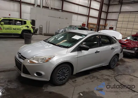 2013 Ford Focus S z USA, uszkodzony, nr VIN 1FADP3E21DL383952